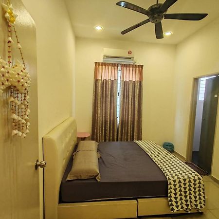 Teluk Batik 17Paradisehome Private Pool Karaoke Snooker Bbq 15Pax Лумут Екстериор снимка